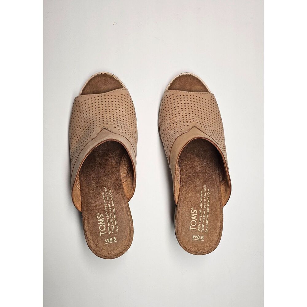 TOMS Majorca Perforated Peep Toe Heeled Mule Sandals Taupe Beige Size 8.5